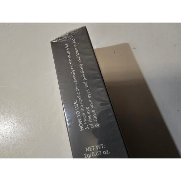 Powder Eyeliner Dark Green Color Make Up - Picture 2 of 3